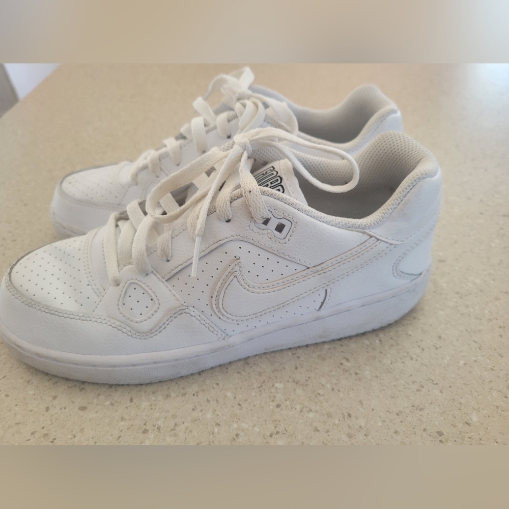 Nike Leather Low Top Air Froce 6.5 Y - Picture 3 of 7